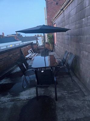 Apartment, 2 Schlafzimmer | Speisen im Freien