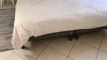 Double Room, 1 Queen Bed, Private Bathroom, Courtyard View | Soundproofing, free WiFi