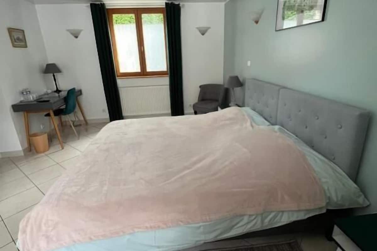 Habitación doble, 1 cama Queen size, baño privado, vista al patio | Insonorización y wifi gratis 