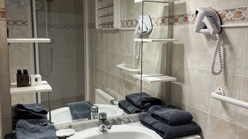 Double Room, Courtyard View | Bathroom