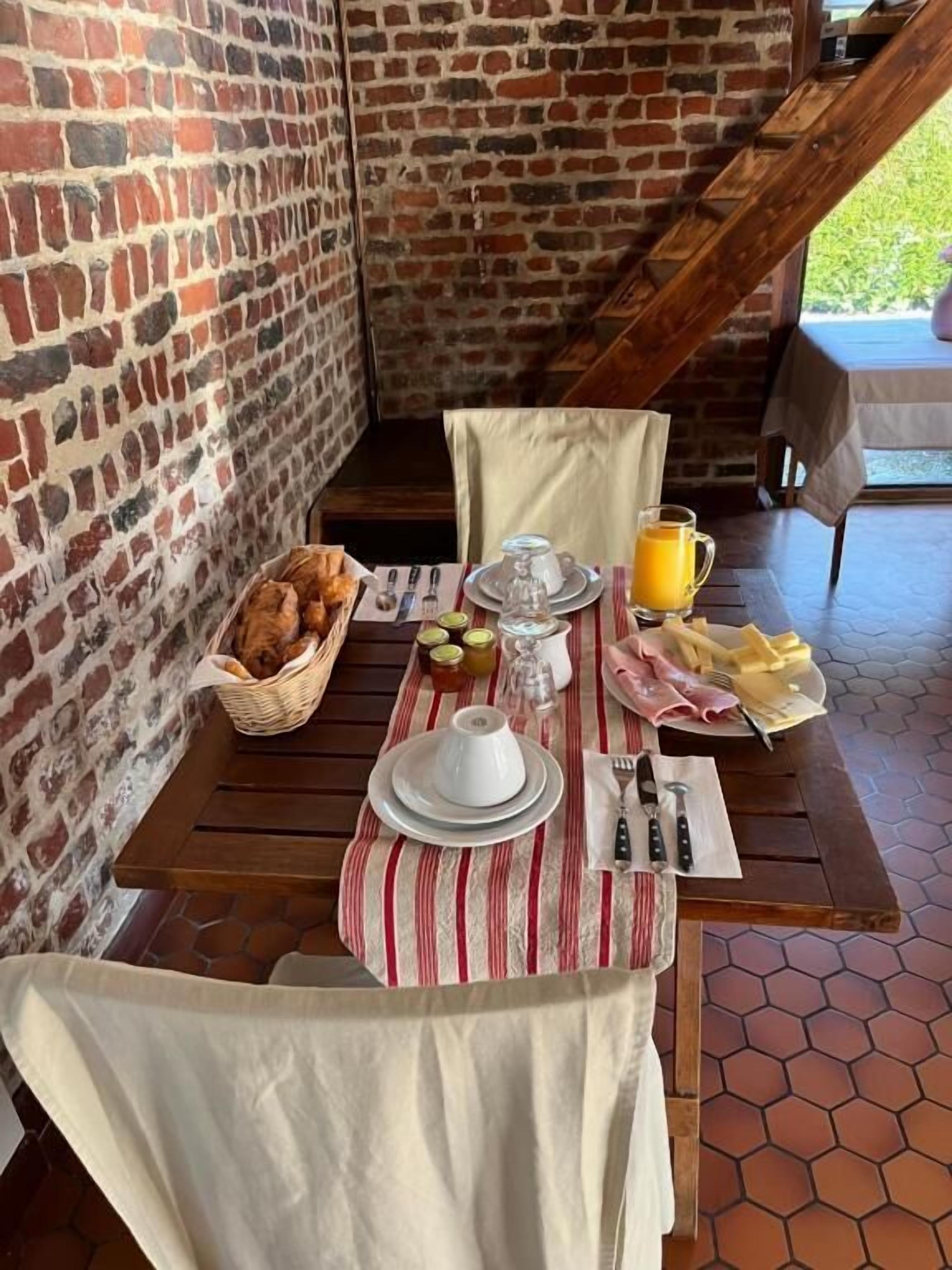 Triple Room, Courtyard View | Dining