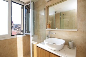 Hair dryer, towels, soap, shampoo - Pinia Penthouse by Corfuescapes (Corfu)
