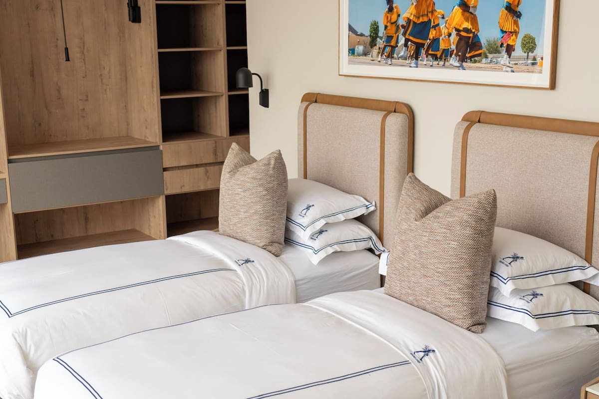 In-room safe, WiFi (free)