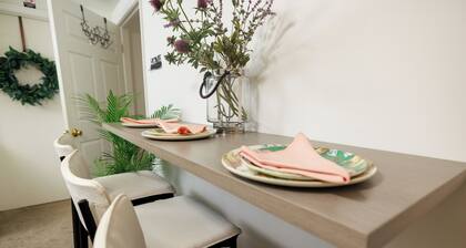 Stylish Private 2BR Suite with Separate Entry