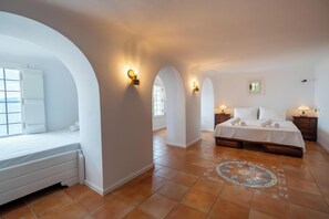 Nhà, quang cảnh biển | Két bảo mật tại phòng, màn/rèm cản sáng, bàn ủi/dụng cụ ủi quần áo 