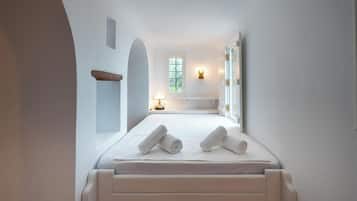 House, Sea View | In-room safe, blackout curtains, iron/ironing board, travel cot