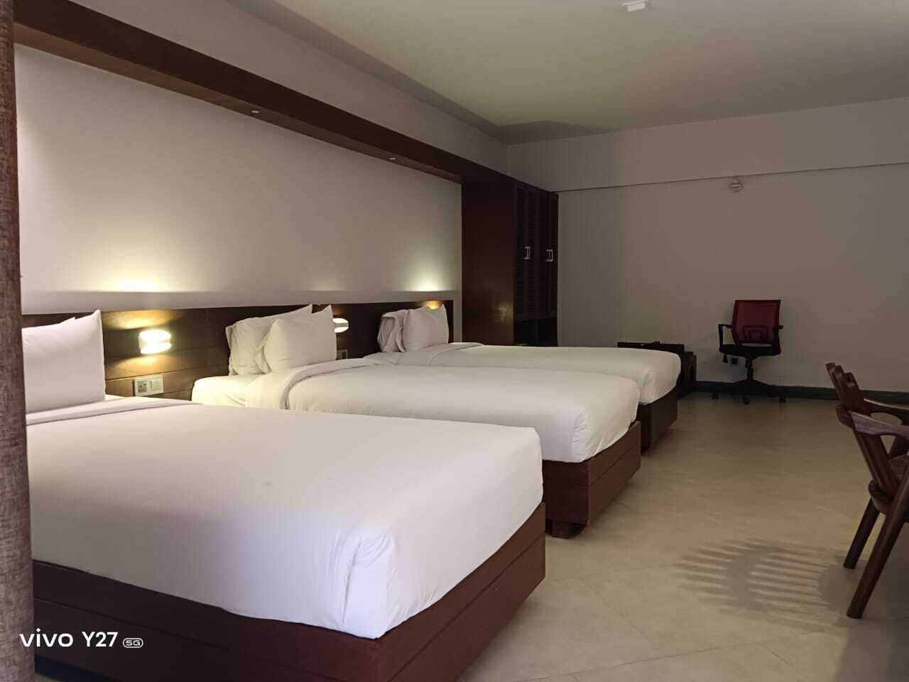 Superior Triple Room | Desk, free WiFi, bed sheets