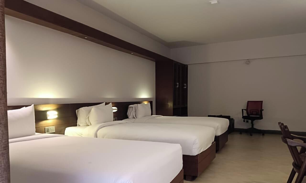 Superior Triple Room | Desk, free WiFi, bed sheets