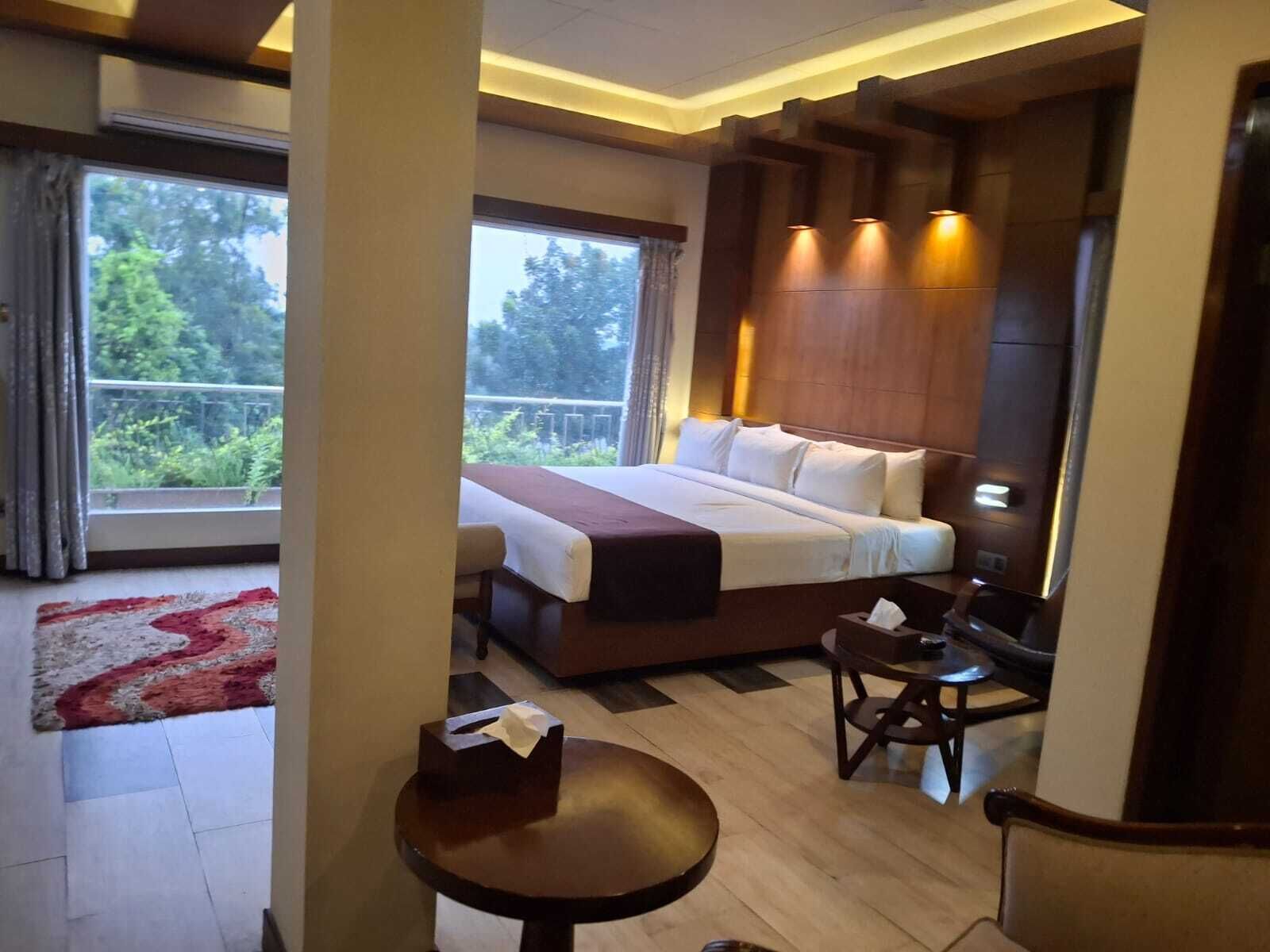 Suite Royal | Una scrivania, Wi-Fi gratuito, lenzuola