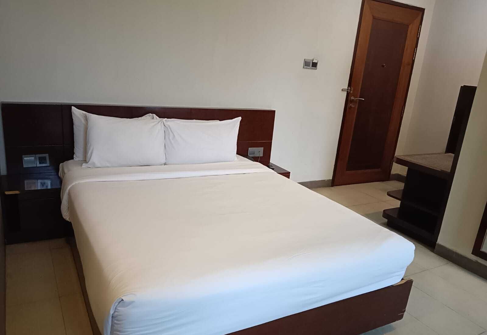 Deluxe Double Room | Desk, free WiFi, bed sheets