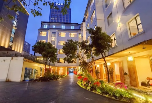 Fengyin Tianjiao Courtyard Hotel