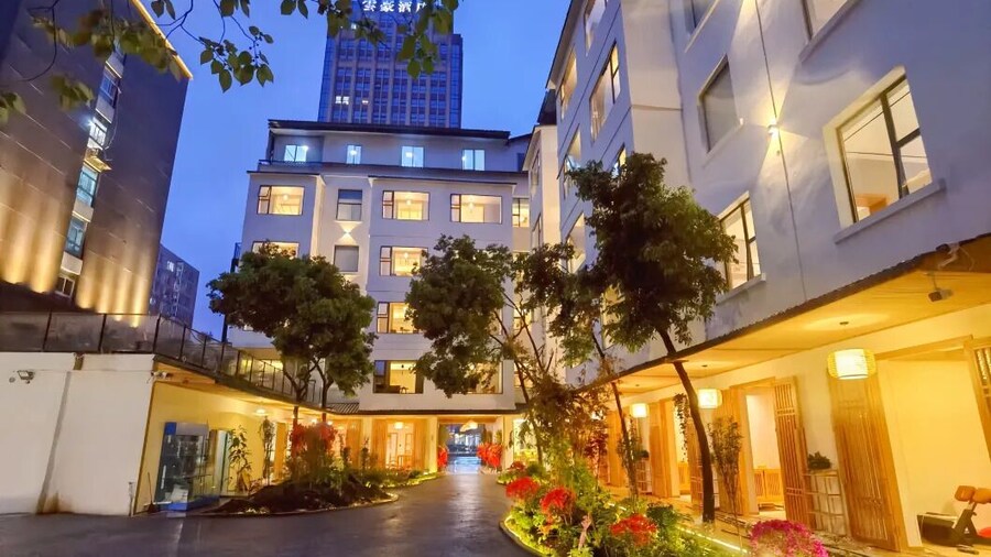Fengyin Tianjiao Courtyard Hotel