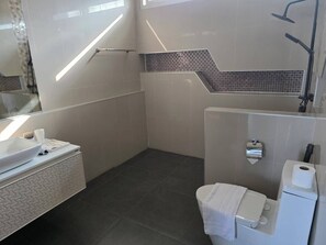 Superior Single Room, Balcony, Hill View | Bathroom - O-Haus Chiangmai Airbnb Host (hang dong)