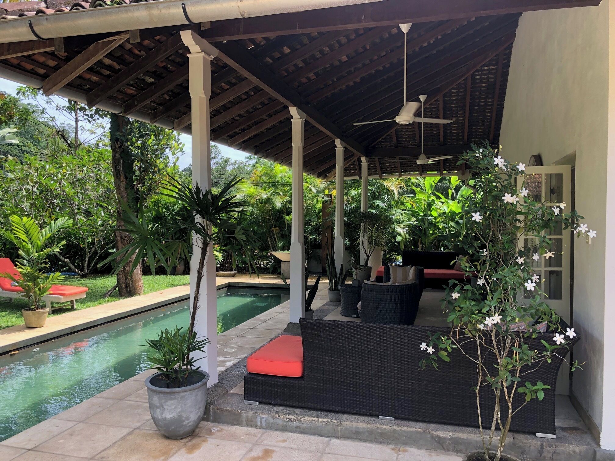 ดีลักซ์วิลล่า, 2 ห้องนอน, เครื่องปรับอากาศ, วิวสวน | ด้านหน้าที่พัก