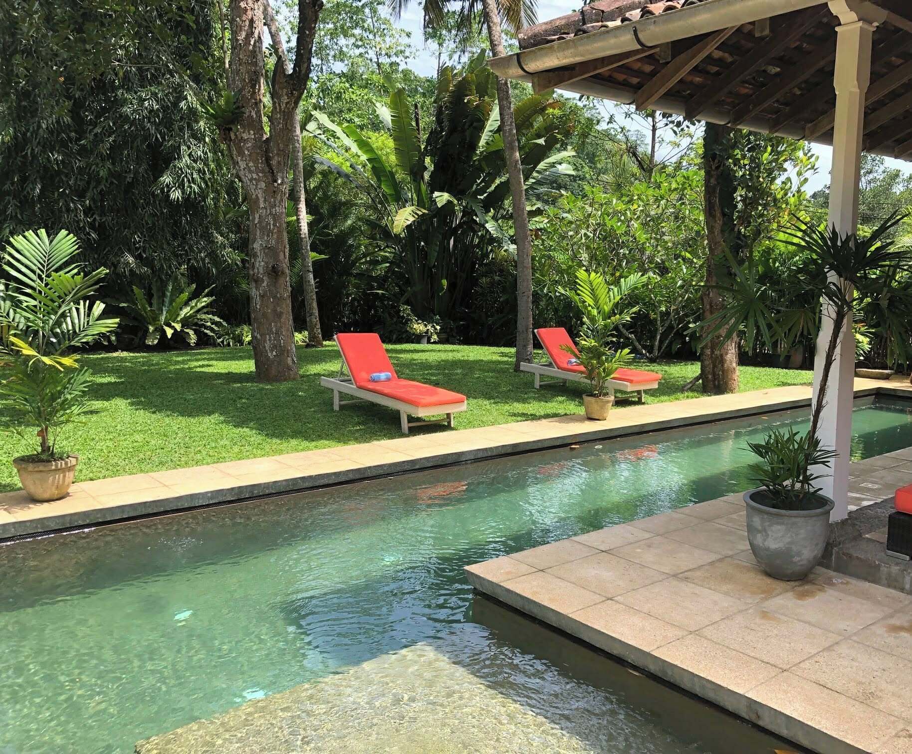 ดีลักซ์วิลล่า, 2 ห้องนอน, เครื่องปรับอากาศ, วิวสวน | สระว่ายน้ำ | สระว่ายน้ำกลางแจ้ง, เก้าอี้อาบแดดริมสระ