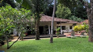 Villa Deluxe, 2 habitaciones, Aire acondicionado, vistas al jardín | Fachada del alojamiento