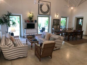 Deluxe Villa, 2 Bedrooms, Air conditioning, Garden View | Living area - Lenora House Talpe (Galle)