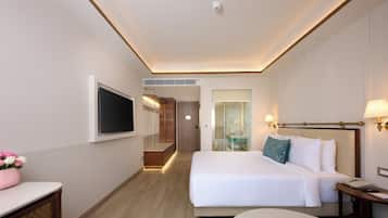 Standard Room, 1 Double Bed | Hypo-allergenic bedding, minibar, desk, laptop workspace