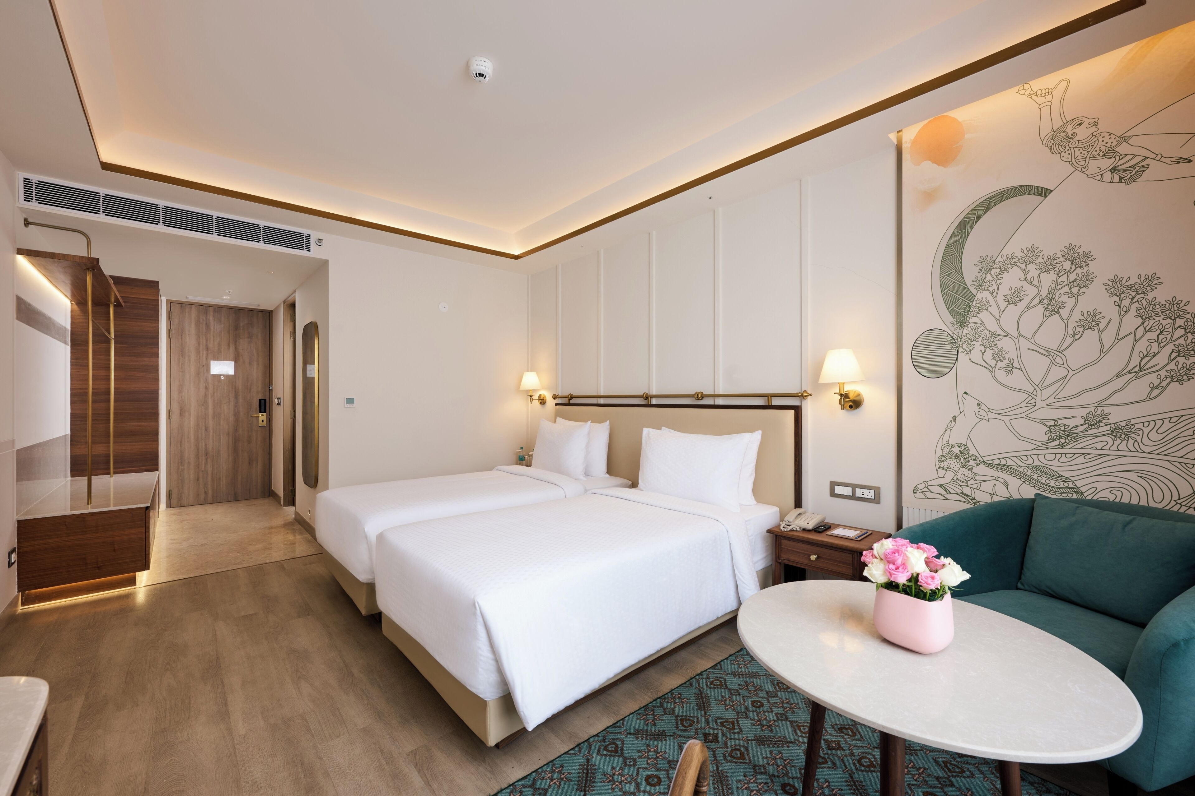 Hypo-allergenic bedding, minibar, desk, laptop workspace