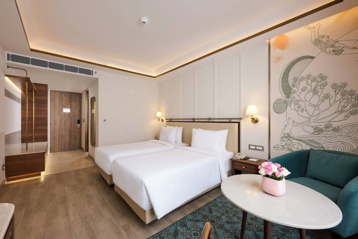 Ropa de cama hipoalergénica, minibar, escritorio