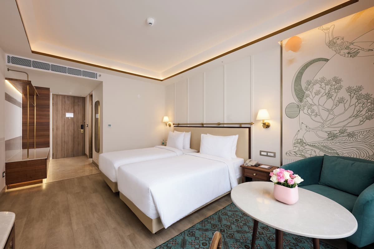 Hypo-allergenic bedding, minibar, desk, laptop workspace