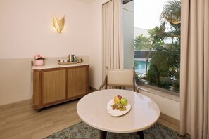 Premium Room, 1 Katil Kelamin (Double) | Peralatan tempat tidur hipoalergenik, bar mini, meja 