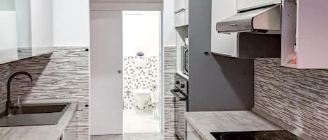 Fridge, stovetop, dishwasher, coffee/tea maker