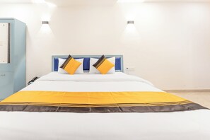 Standard Double Room - Itsy Hotels Sri Nidhi Executive (Pune)