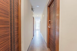 Interior - Itsy Hotels Sri Nidhi Executive (Pune)