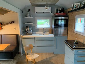 Private kitchen - Circus wagon on wheels, Tinyhouse, Tinyhaus, on a green field, near Hamburg (Hammah)