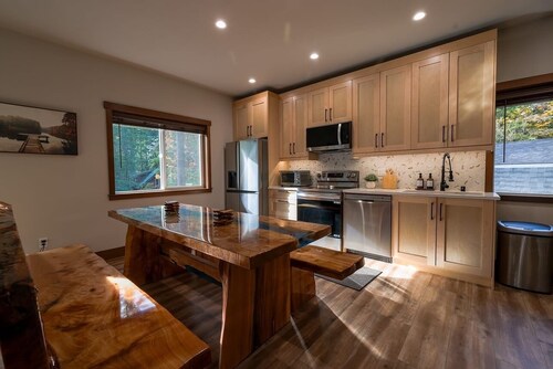 Cozy 2-bedroom cabin in adorable Deming with AC