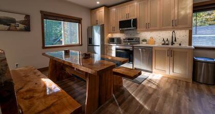 Cozy 2-bedroom cabin in adorable Deming with AC