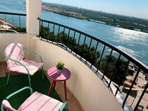 Property grounds - The Traveler – Nile & Pyramid View – Magical Sunrises, Historic Wonders (Cairo Governorate)