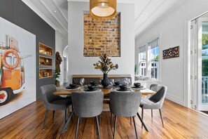 Dining - Beautiful Ponsonby Villa With Hot Tub Office And Fireplace (Auckland)