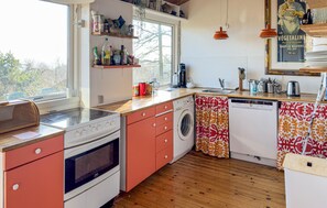 Microwave, stovetop, dishwasher, coffee/tea maker - Cozy home in Knebel with house sea view (Knebel)