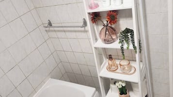 Apartment, 1 Bedroom, Fireplace | Bathroom