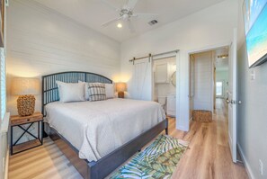 8 bedrooms, iron/ironing board, free WiFi, bed sheets - Sleeps 20 • 2 Homes, Beach Boardwalk Access, Private Pools, Stunning Views (Port Aransas)