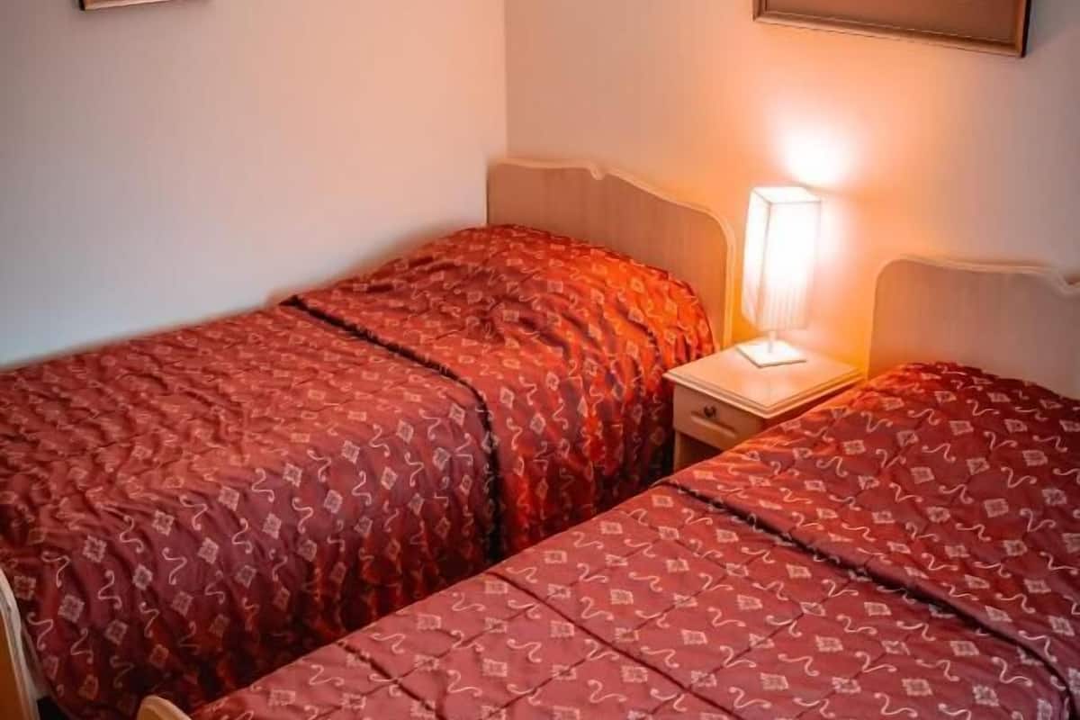 Classic Twin Room | Free WiFi