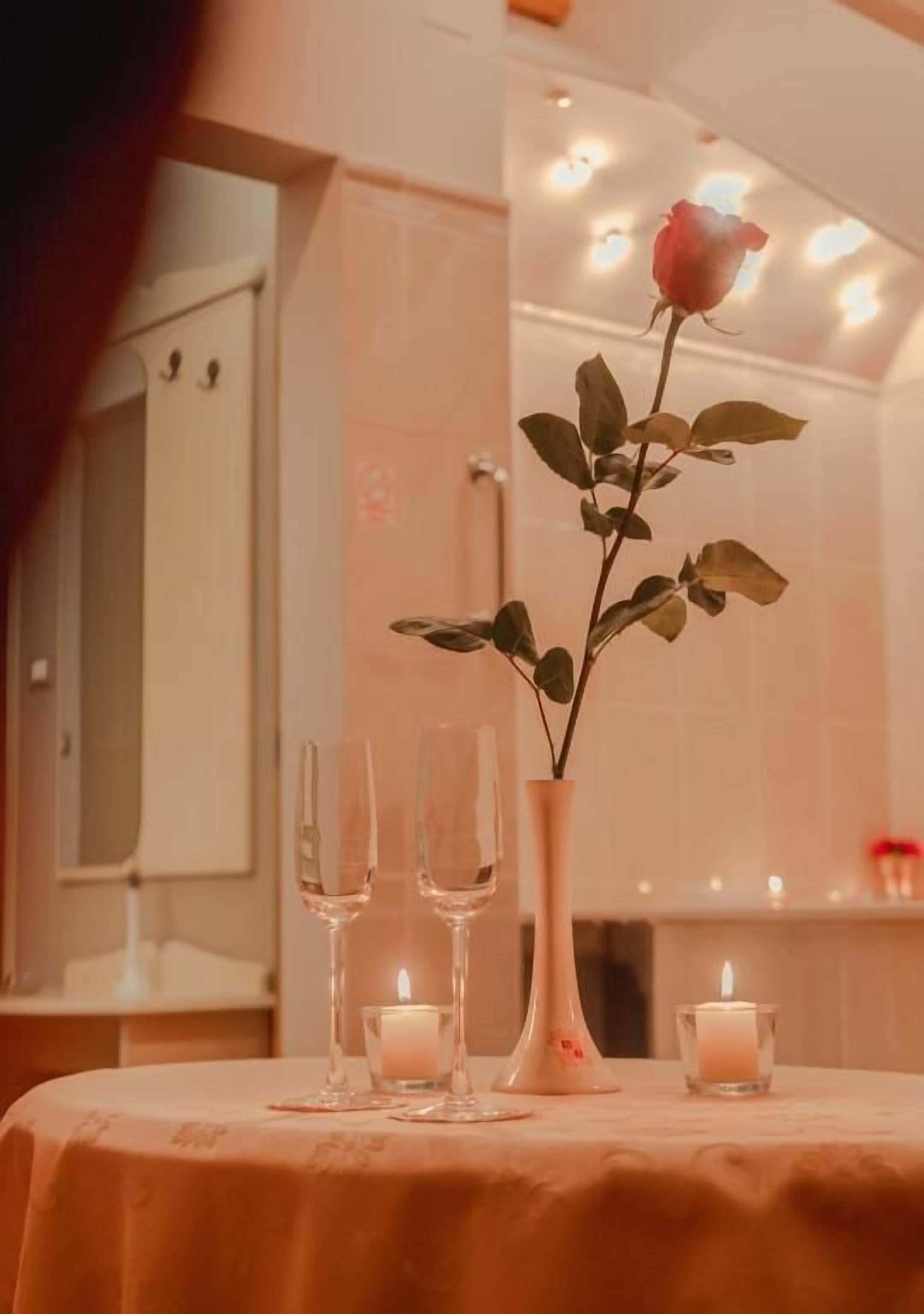 Deluxe Suite, Balcony, Garden View | Dining