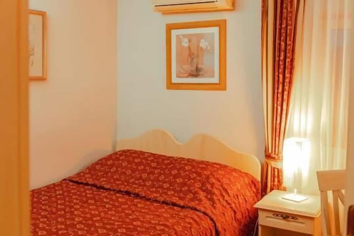 Basic Double Room | Free WiFi