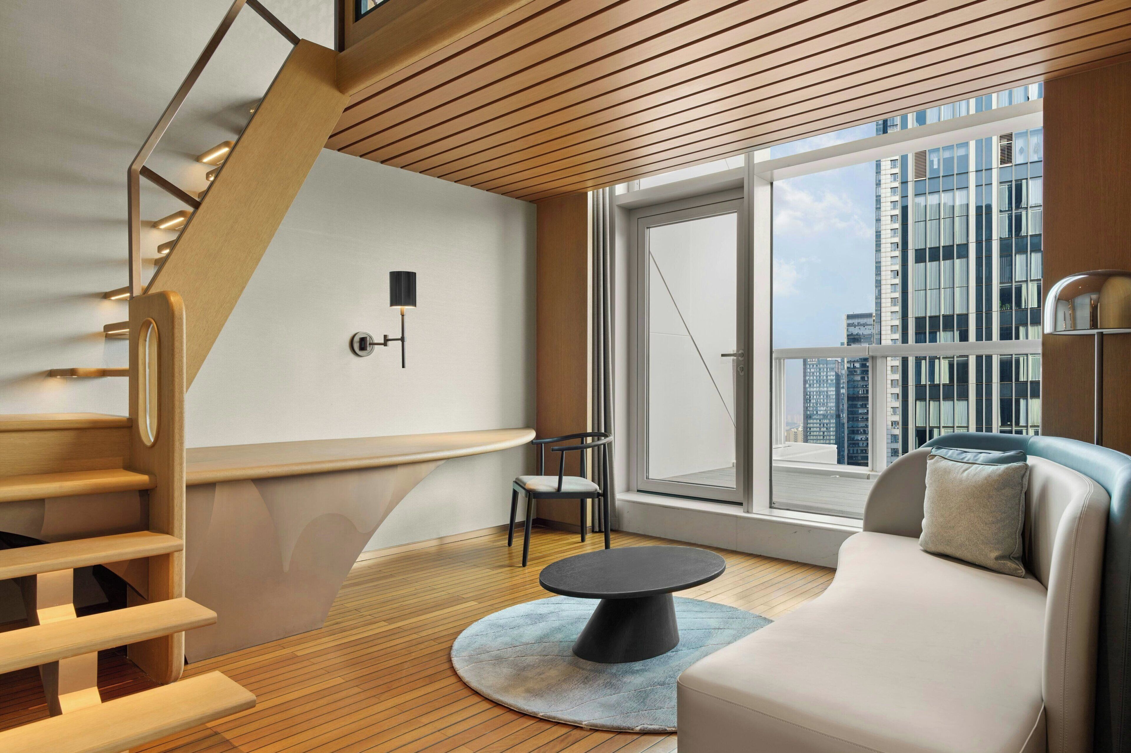 Familiesuite, 1 kingsize-seng, byutsikt | Oppholdsrom