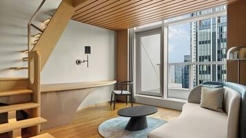 Familiesuite, 1 kingsize-seng, byutsikt | Oppholdsrom