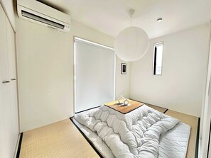 Bureau, fer et planche à repasser, Wi-Fi, draps fournis