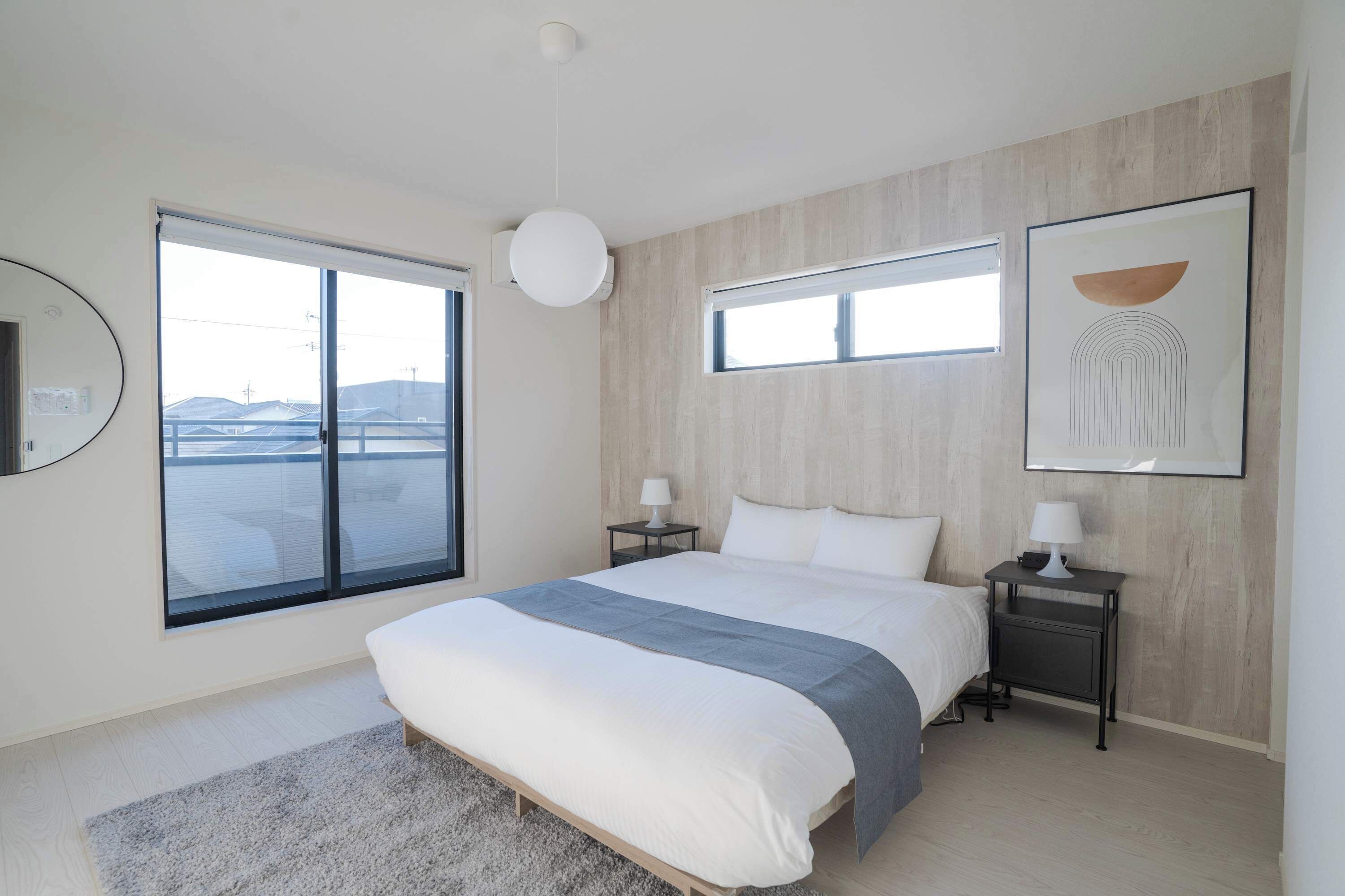 Desk, iron/ironing board, WiFi, bed sheets