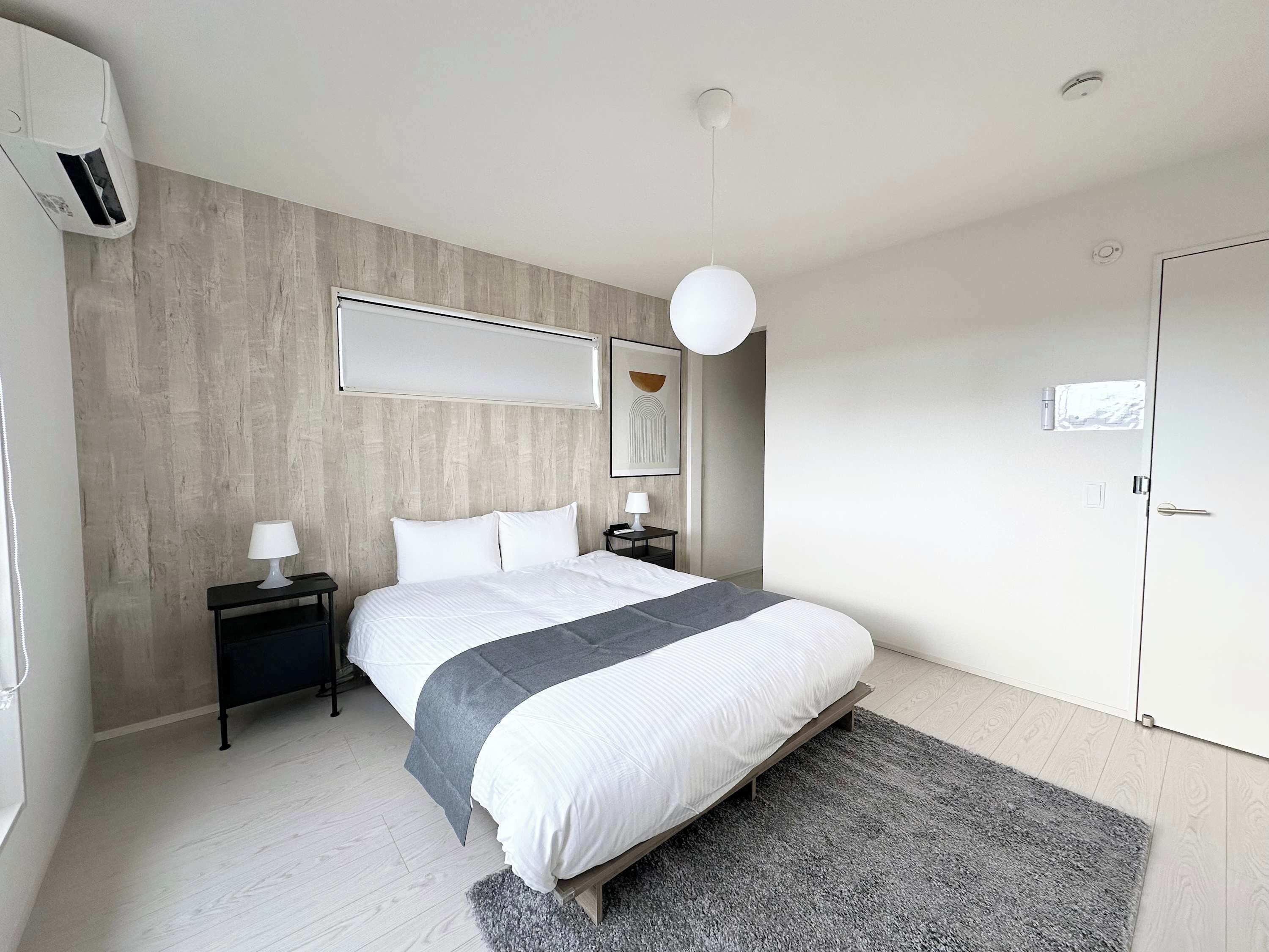 Desk, iron/ironing board, WiFi, bed sheets