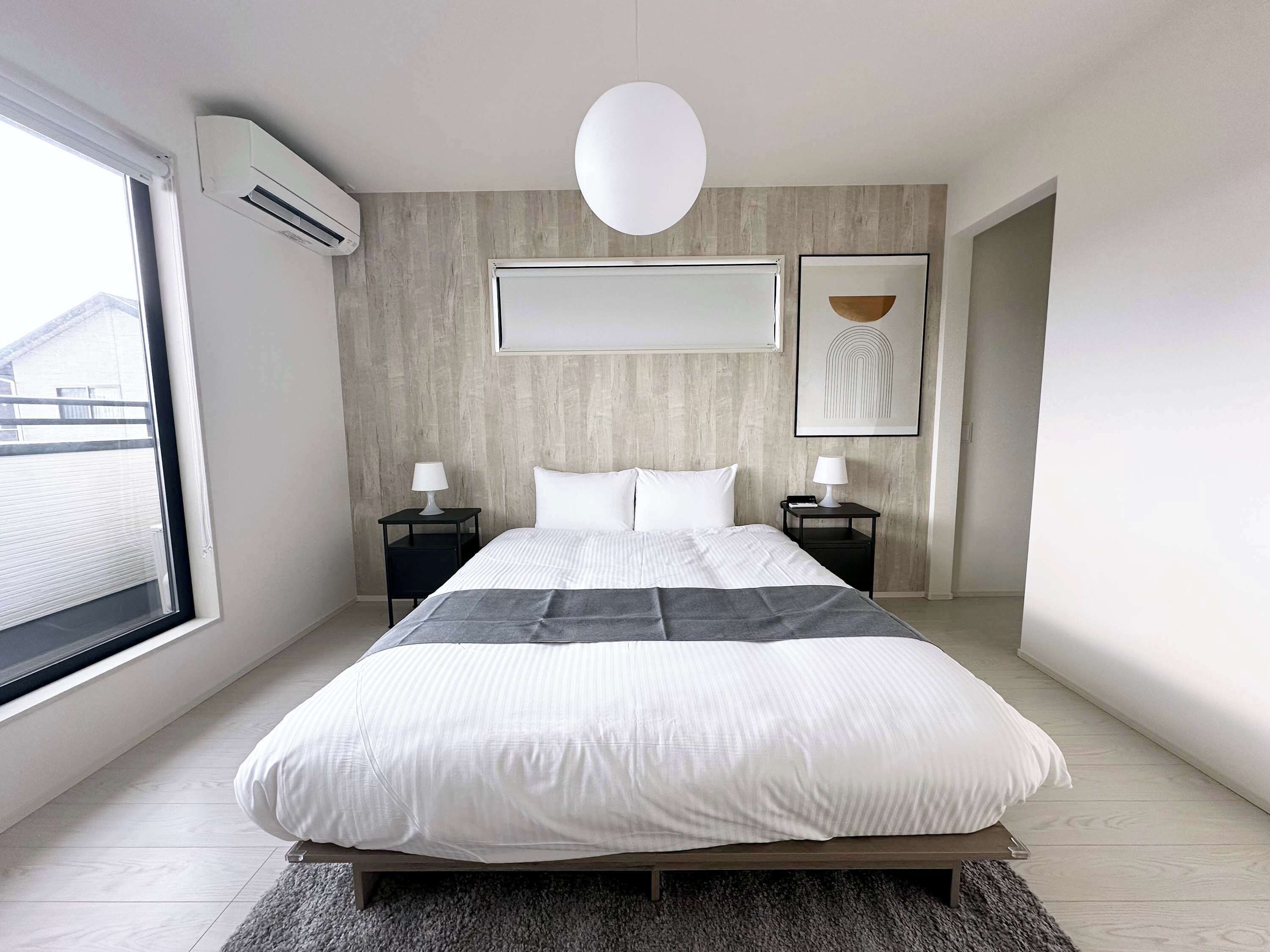 Desk, iron/ironing board, WiFi, bed sheets