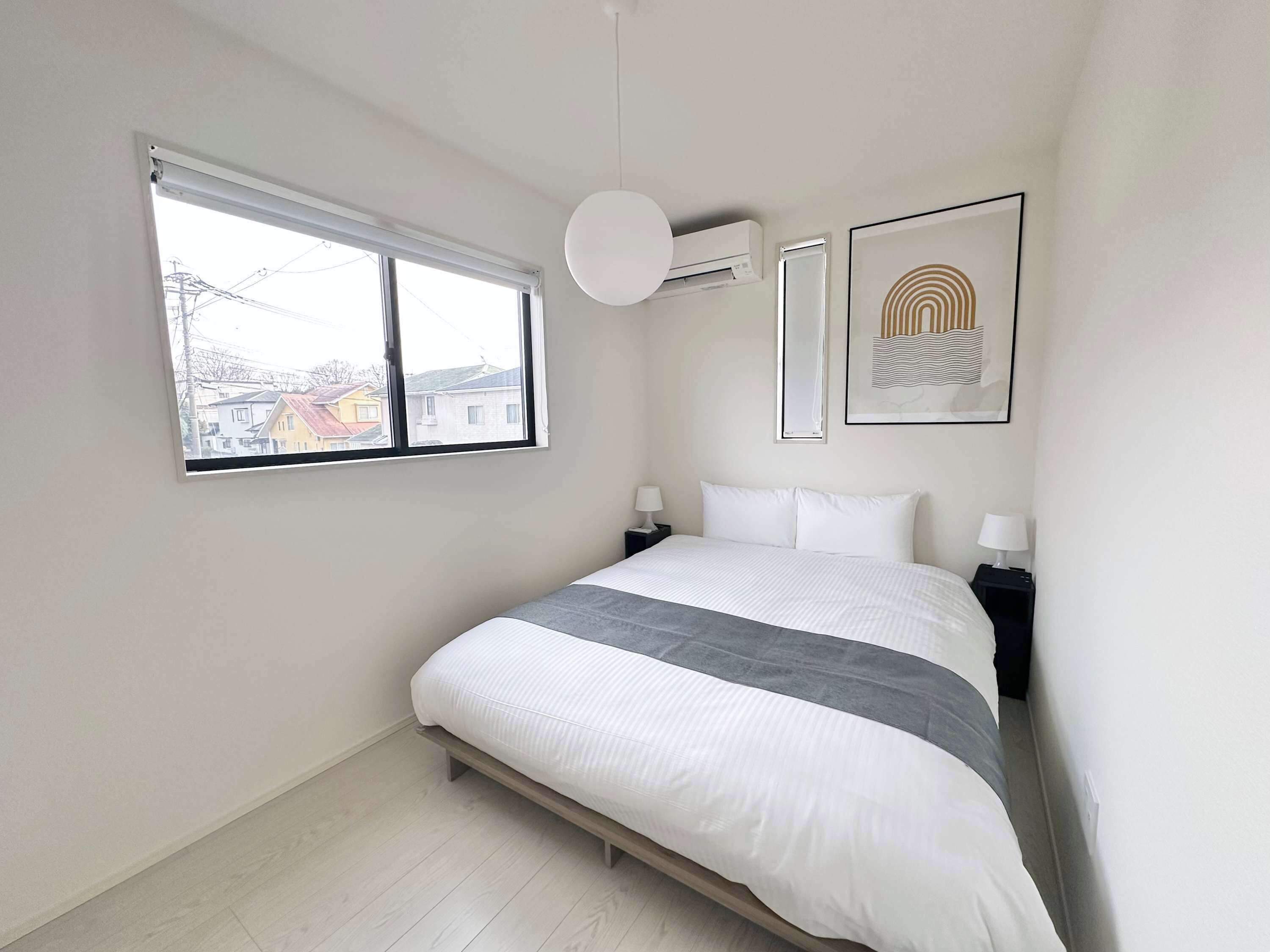 Desk, iron/ironing board, WiFi, bed sheets