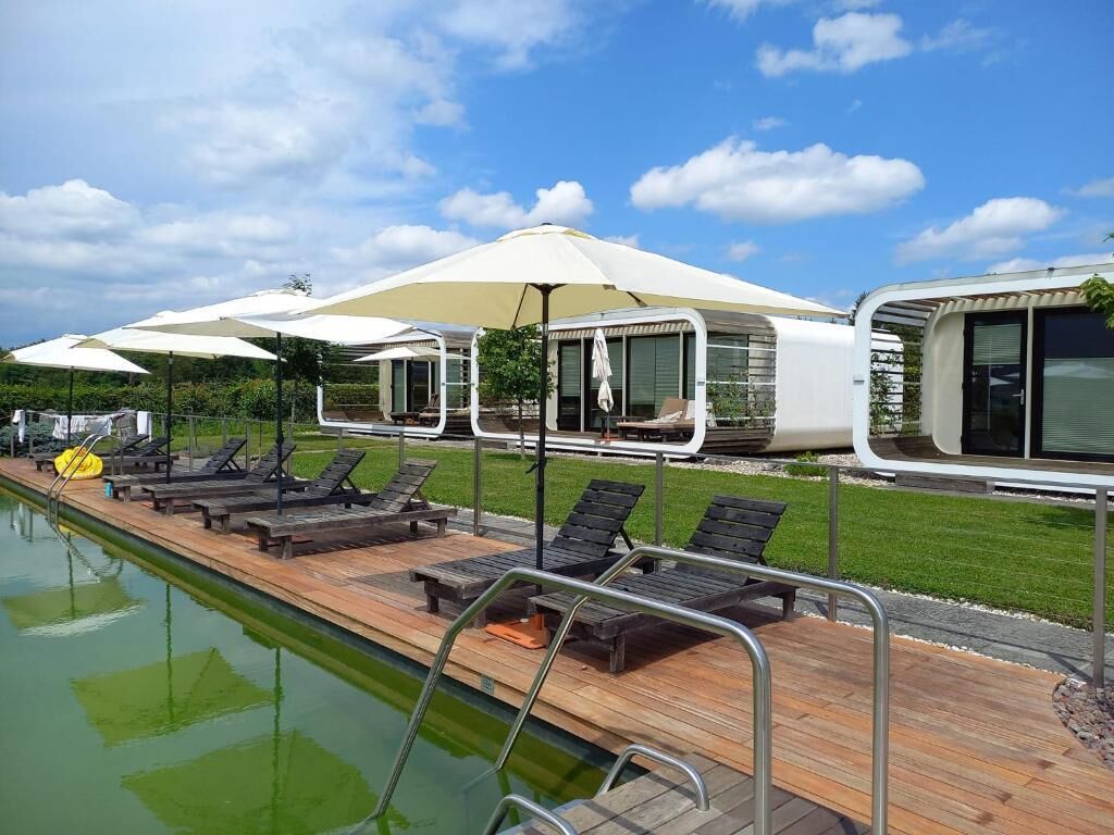 Bungalow, sân hiên, quang cảnh vườn | Hồ bơi | Hồ bơi trong nhà, hồ bơi ngoài trời phục vụ theo mùa 