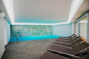 Innenpool, Außenpool (je nach Saison geöffnet)