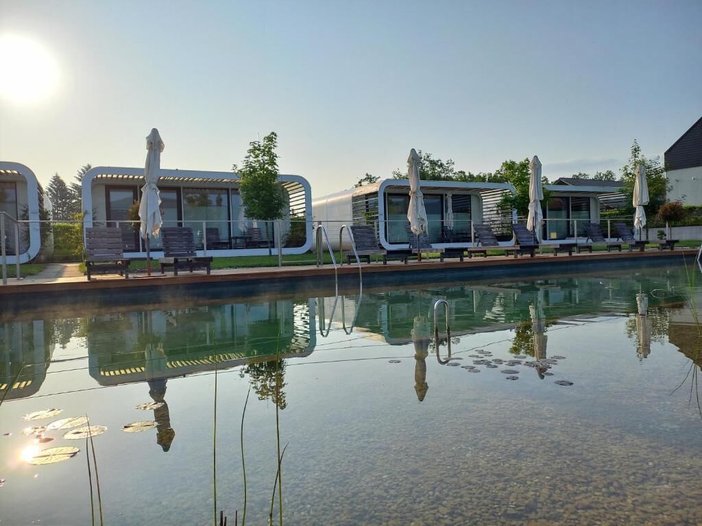 Bungalow, Patio, Garden View | Kolam renang | Kolam renang tertutup, kolam renang terbuka bermusim 